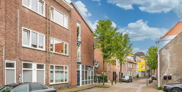 Deze afbeelding geeft een straat in De Bergen weer