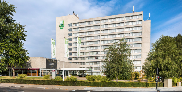 Het huidige Holiday Inn hotel in Fellenoord.