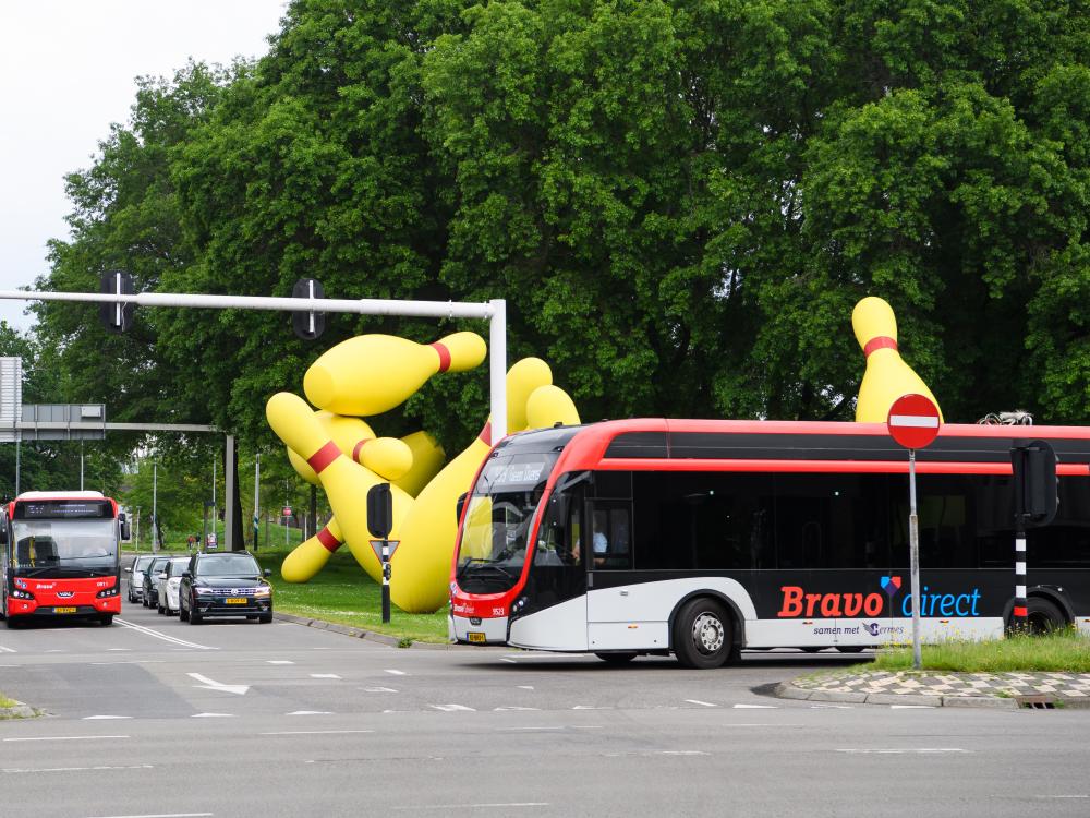 Op deze afbeelding staat een bus weergegeven in Eindhoven