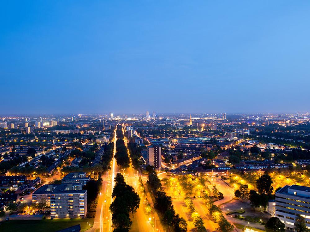 luchtfoto van Eindhoven in de avond